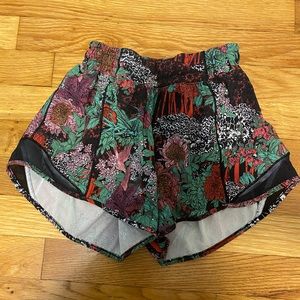Lululemon Hotty Hot Shorts 4”